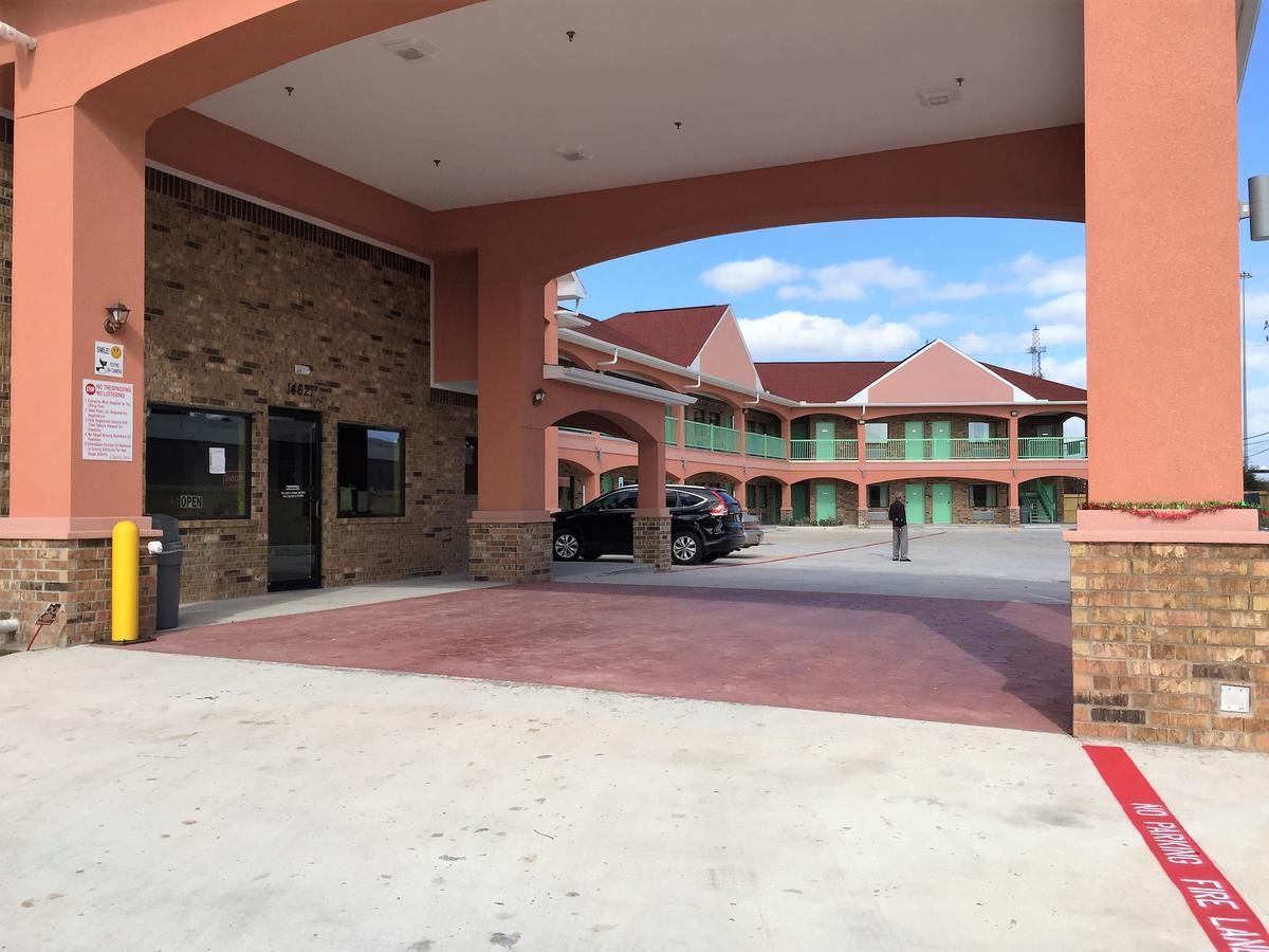 Classic Inn & Suites Humble Exterior photo