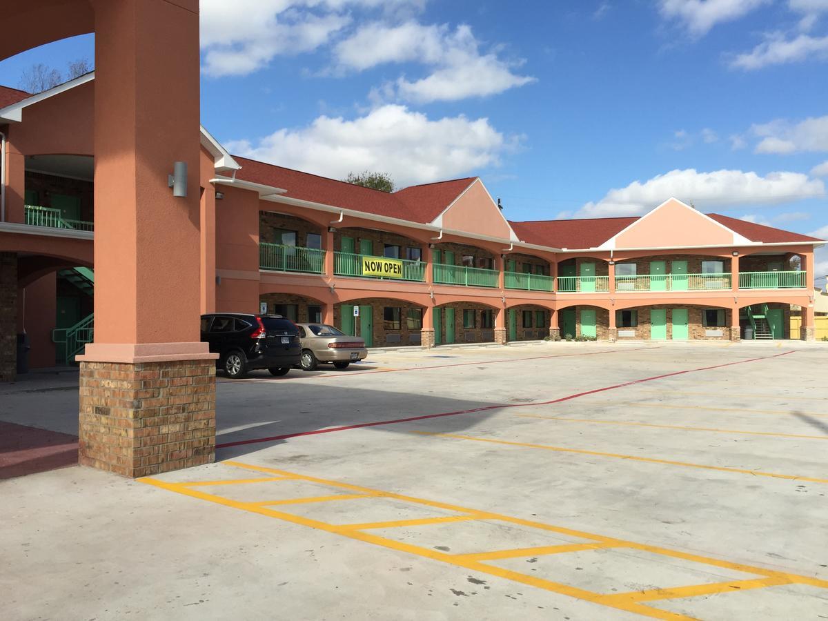 Classic Inn & Suites Humble Exterior photo
