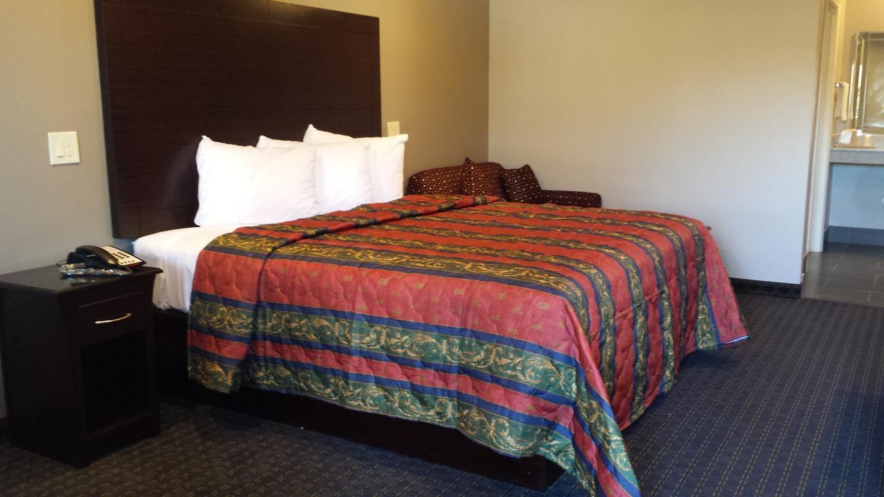 Classic Inn & Suites Humble Room photo