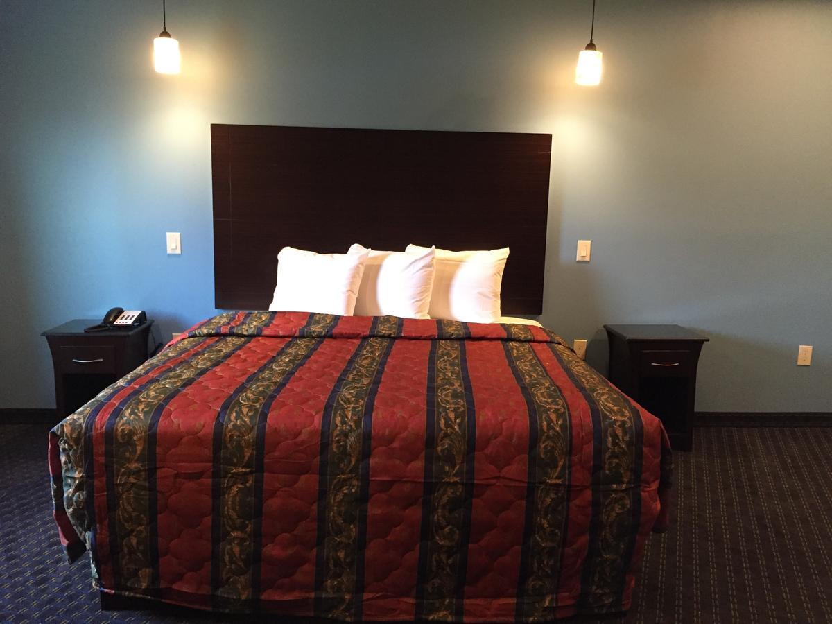 Classic Inn & Suites Humble Room photo
